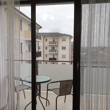 Apartament Adriana Apartment Giroc Екстериор снимка