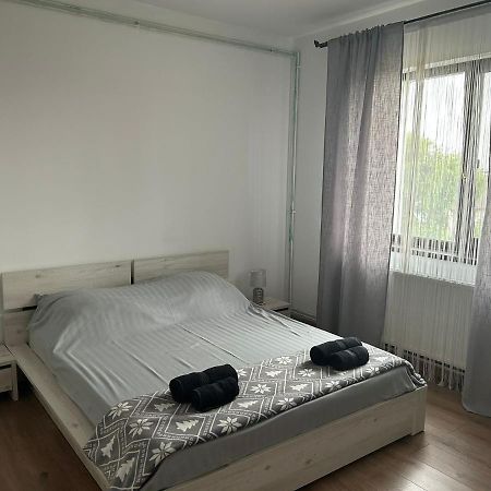 Apartament Adriana Apartment Giroc Екстериор снимка